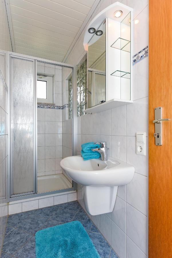 Ferienwohnungen Im Haus Waterkant Neuharlingersiel Exteriör bild