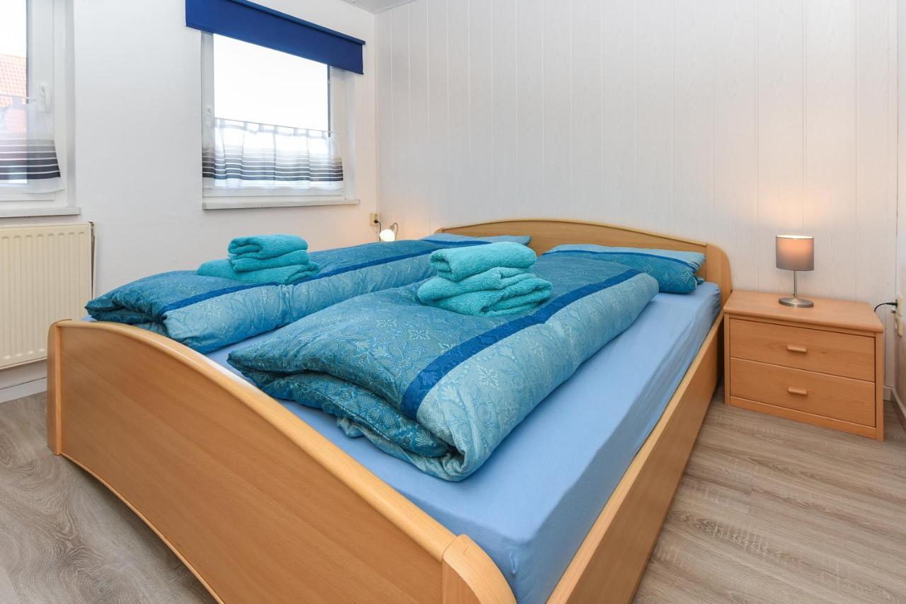 Ferienwohnungen Im Haus Waterkant Neuharlingersiel Exteriör bild