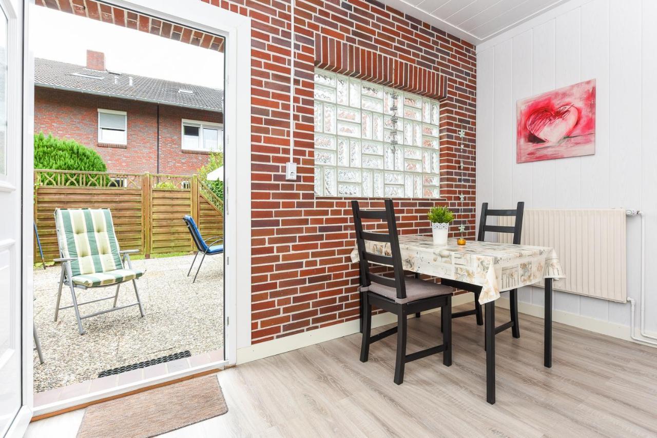 Ferienwohnungen Im Haus Waterkant Neuharlingersiel Exteriör bild