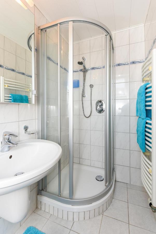 Ferienwohnungen Im Haus Waterkant Neuharlingersiel Exteriör bild