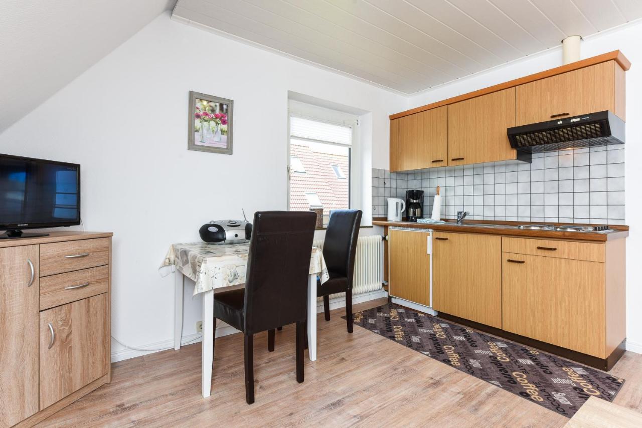 Ferienwohnungen Im Haus Waterkant Neuharlingersiel Exteriör bild